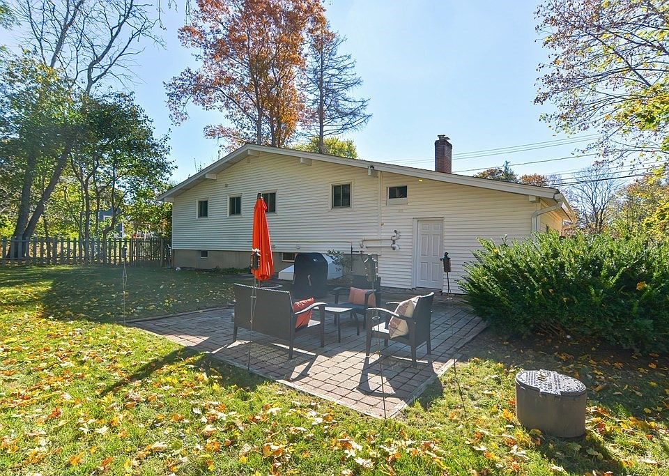 110 Lovering St, Medway, MA 02053 Zillow