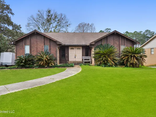 2101 Hemlock Dr, Gautier, MS 39553