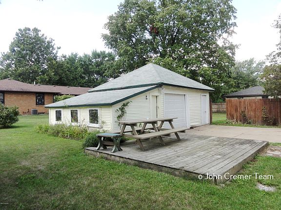 5th image of 2983 Ivanrest Ave SW