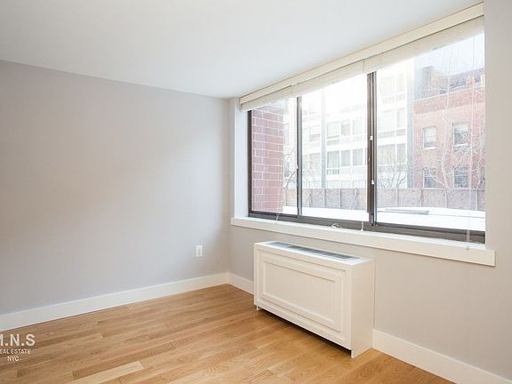 3rd image of 250 W 19th St #M-5