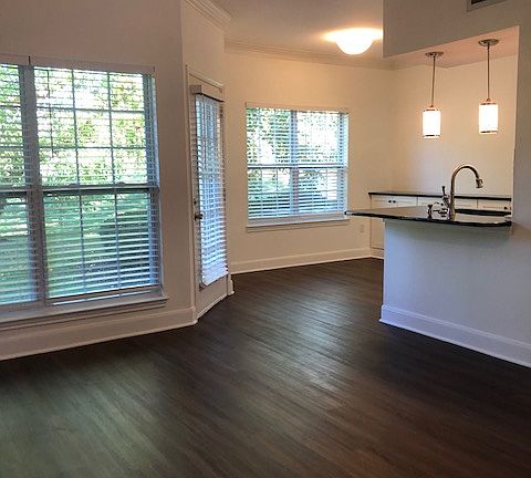 Vi
ew from living room into dining area with kitchen island