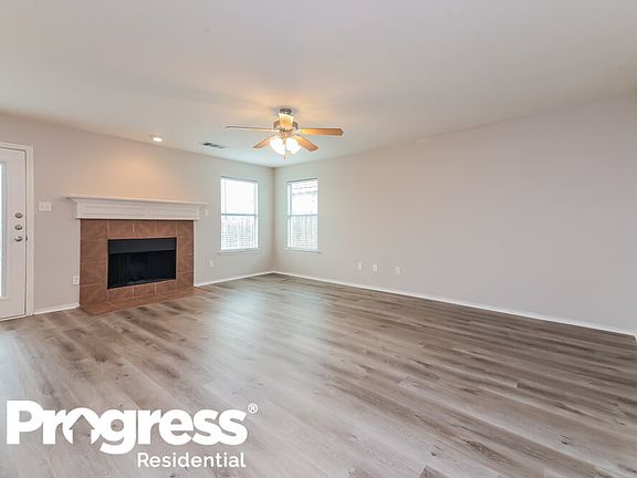 4th image of 339 Creekside Way