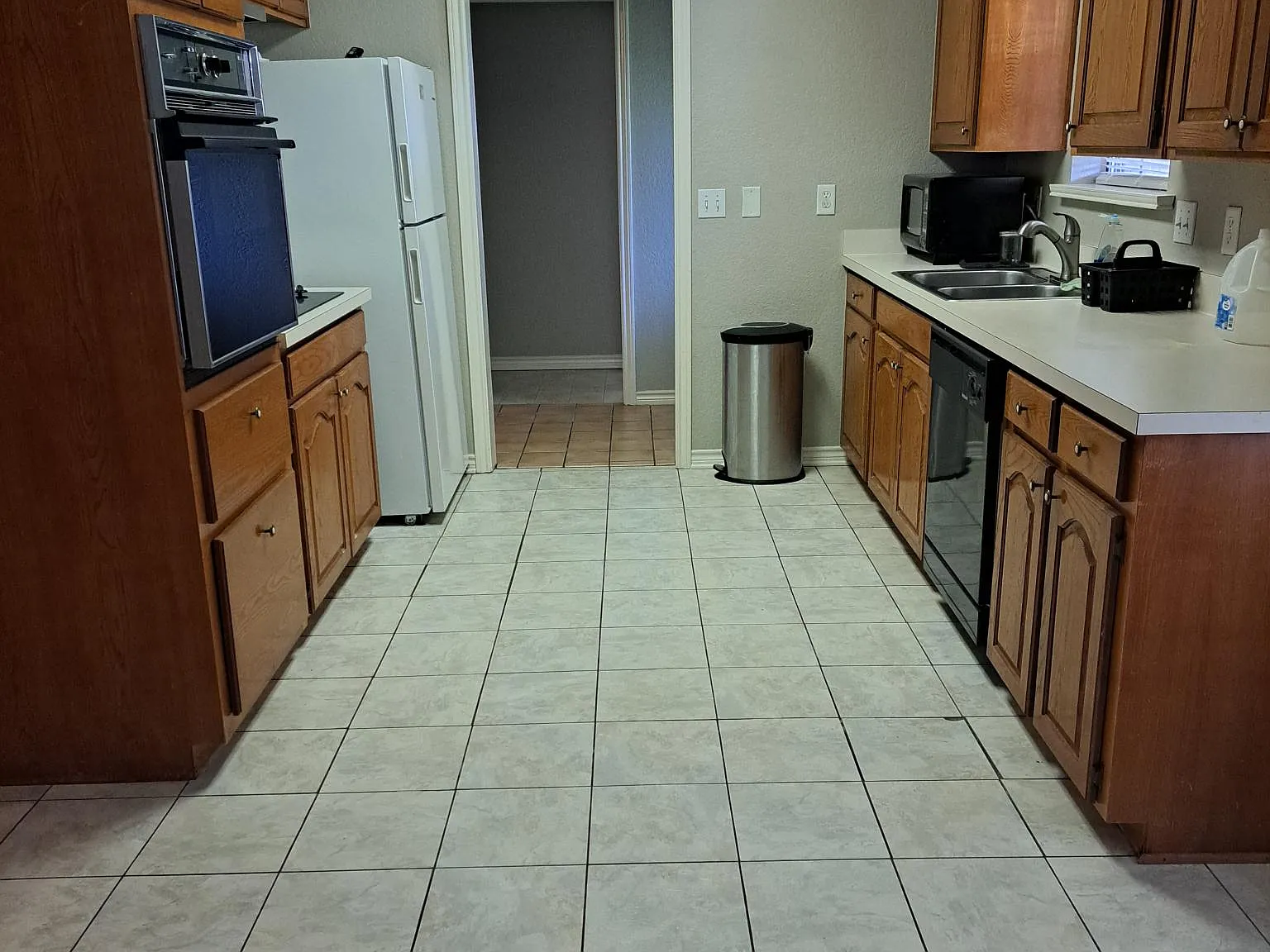3 bed, 1537 sqft, $1,900 — Photo 3