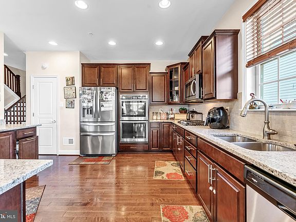 5th image of 825 Janet Dale Ln