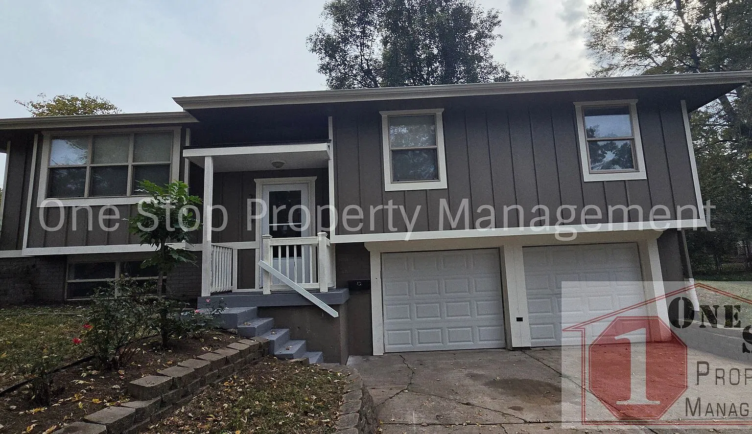 Beautiful 3 Bedroom / 1.5 Bathroom House in Blue Springs! — Photo 1