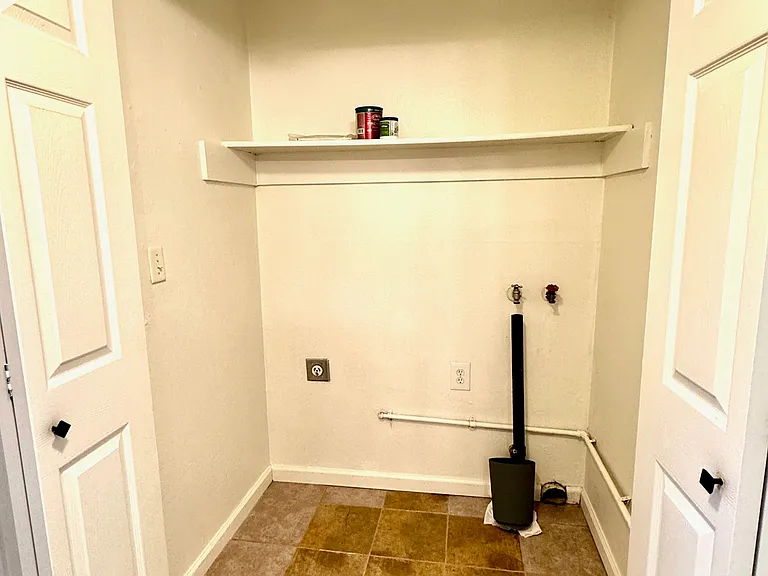 Washer/Dryer Hookups