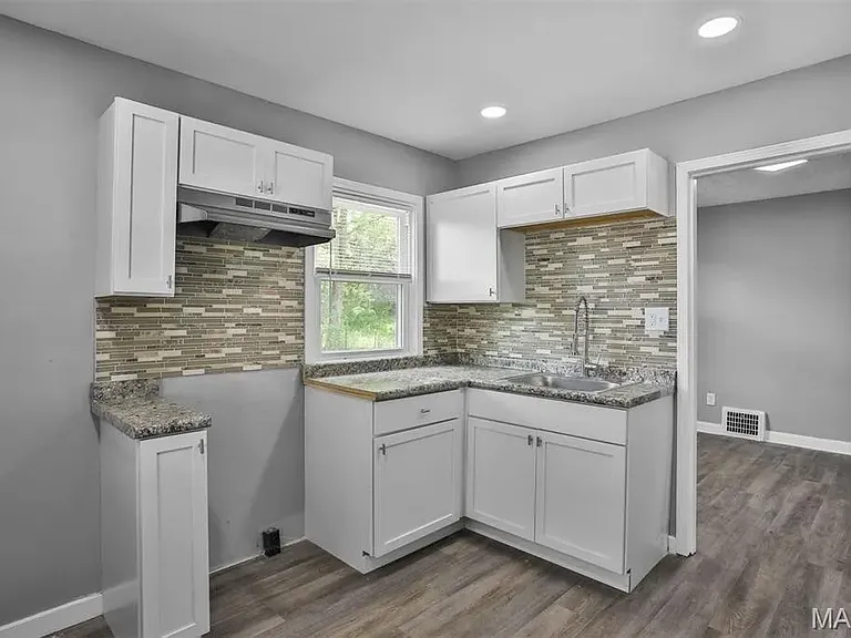 2057 Coleridge Dr — Photo 29