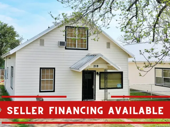 219 W Nichols St, Kenedy, TX 78119