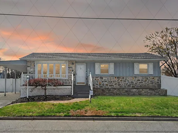 83 Castle Heights Ave, Pennsville, NJ 08070