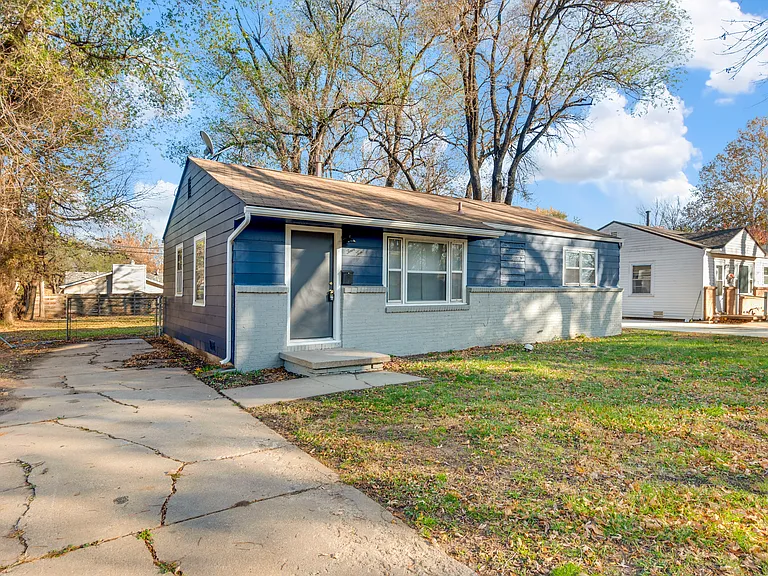 410 German Ave — Photo 2