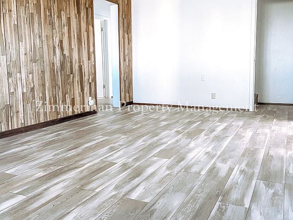 3rd image of 29534 Meadowview Rd