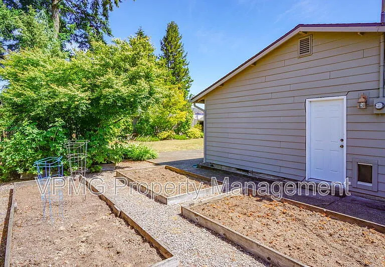 12014 NE 16th St — Photo 30