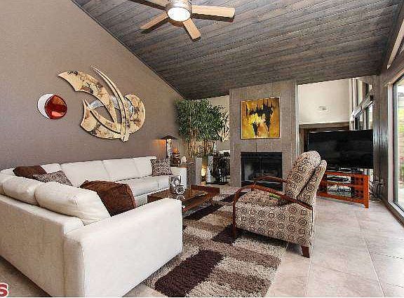 3rd image of 1563 S San Mateo Dr