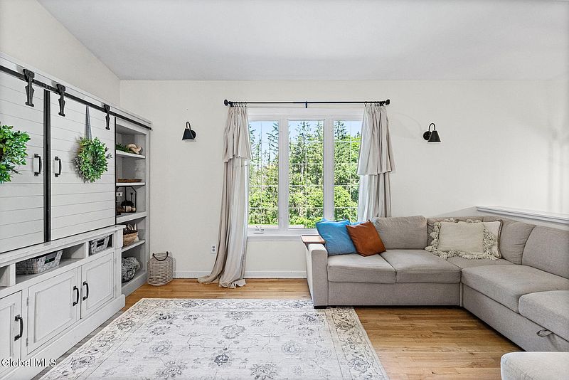3rd image of 47 Wormer Road