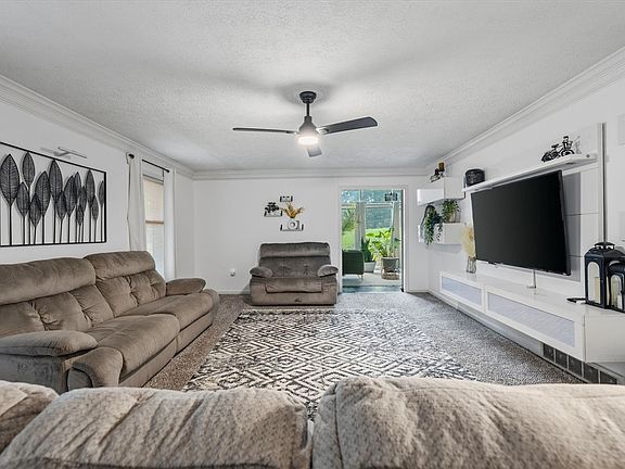 3rd image of 215 Suncrest Dr
