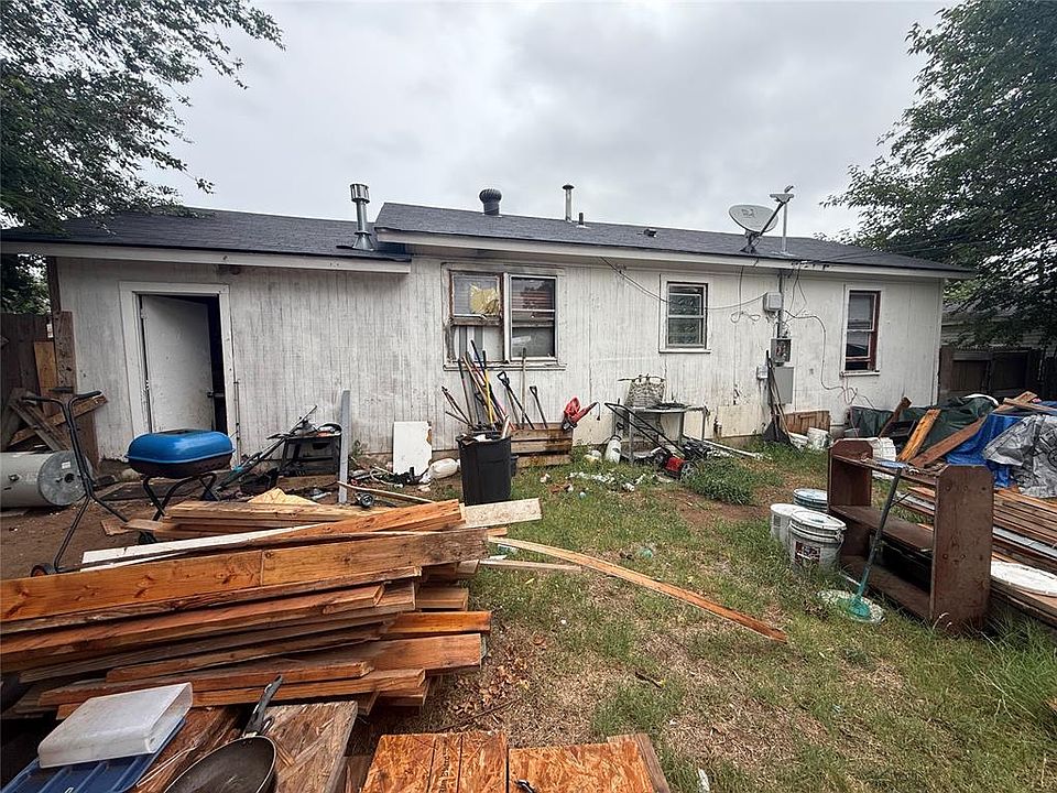 1st image of 3908 SE 10th St