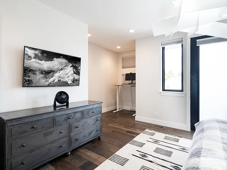 491 N Willson Ave — Photo 11