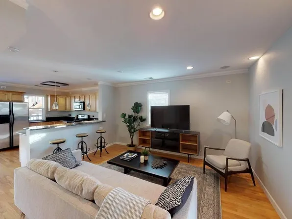 1632 W Blackhawk St, Chicago, IL