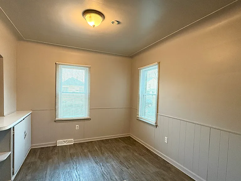 57 W Glenwood St — Photo 11
