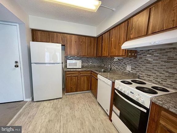 3rd image of 2921 N Leisure World Blvd #1-211