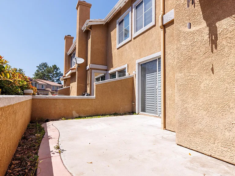25403 Great Lake Ct — Photo 32