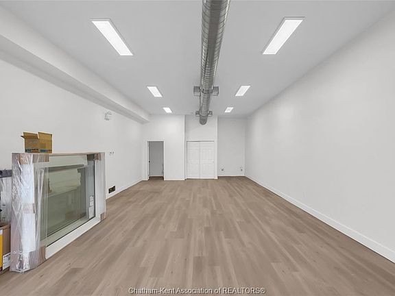 5th image of 131 Main St