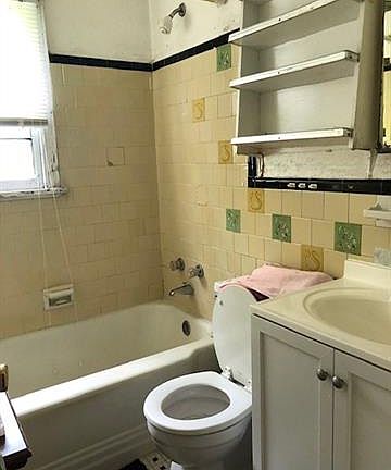 4th image of 1601 Edwards Ave