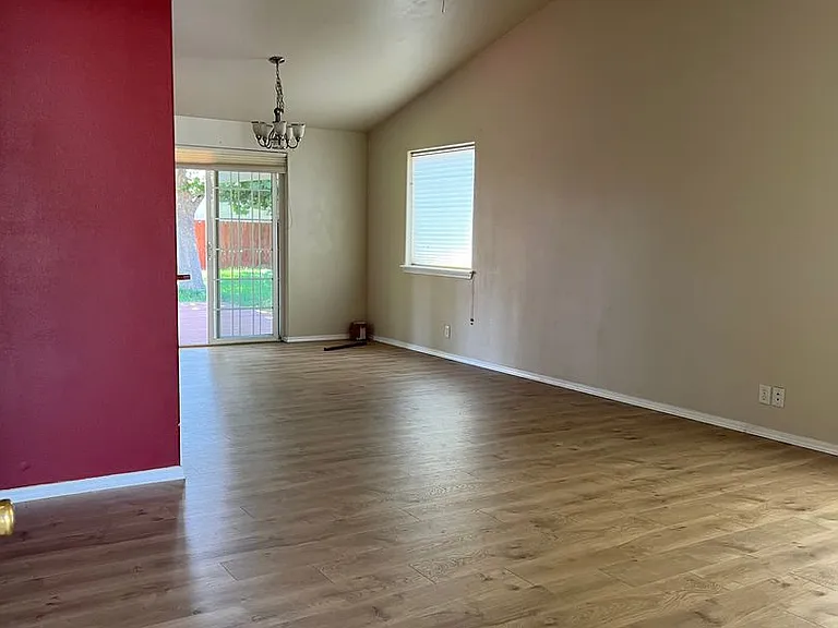 30 NE Alora Dr — Photo 8