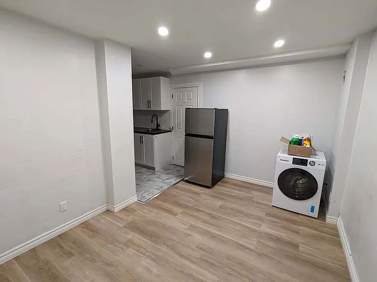 972 Langlois Ave — Photo 5