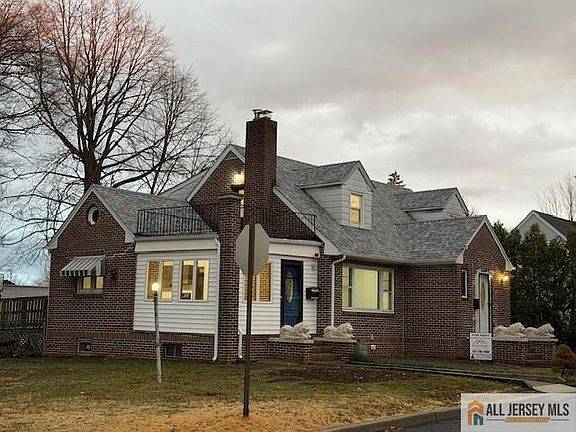 2nd image of 18 Fountain St #A