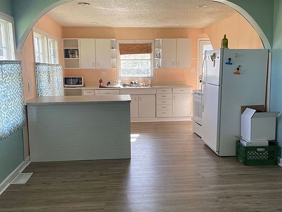 5th image of 2340 E Napier Ave