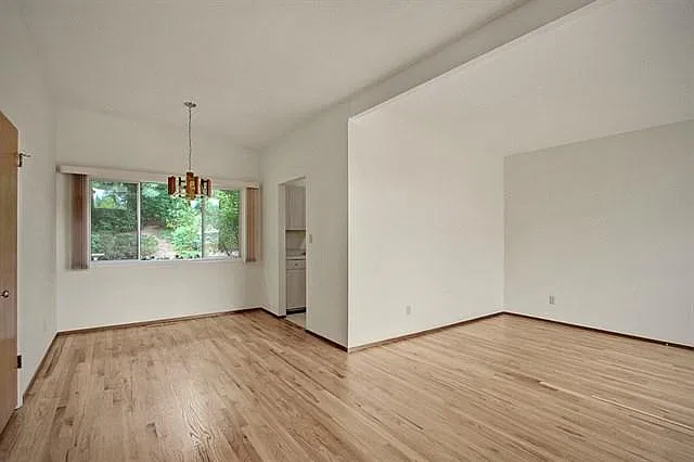 16035 SE 10th St — Photo 3