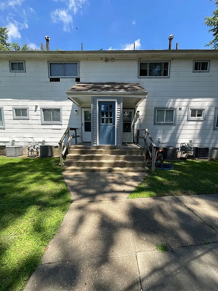 2 bed, 1.0 bath, 850 sqft, $1,100 — Photo 2