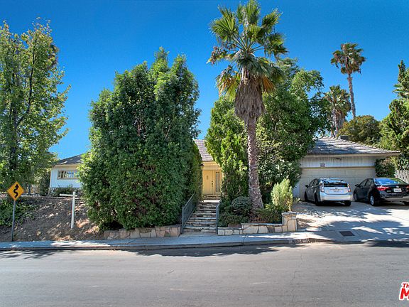 5th image of 16974 Strawberry Dr