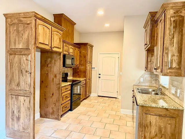 107 Falcon Way — Photo 4