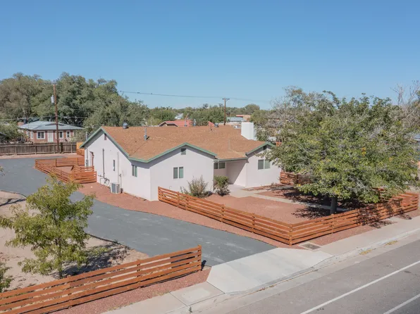 4523 12th St NW #4, Albuquerque, NM 87107
