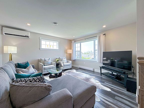 4th image of 34 Waters Edge Ln