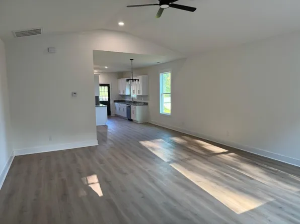 403 Tribble St, Seneca, SC 29678