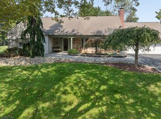 34 Hughes Rd, Somerset, NJ 08873