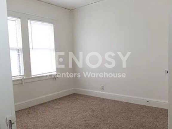 4th image of 2354 Benjamin St NE