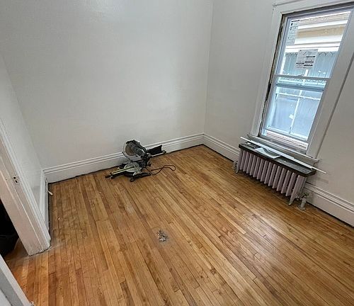 4th image of 1161 W Windlake Ave