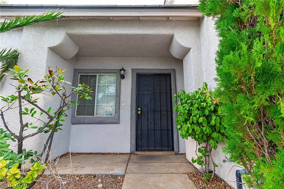3 bed, 3.0 bath, 1722 sqft, $2,250 — Photo 2