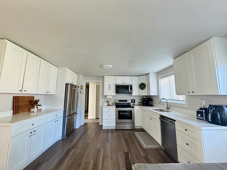 1006 B St SE — Photo 6
