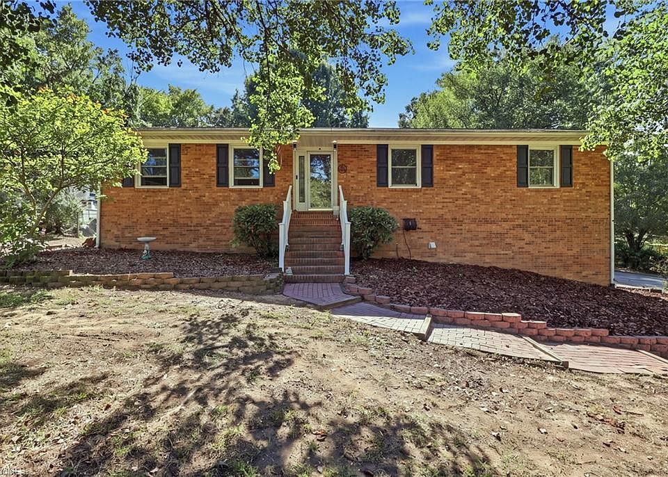1st image of 406 Spring Rd