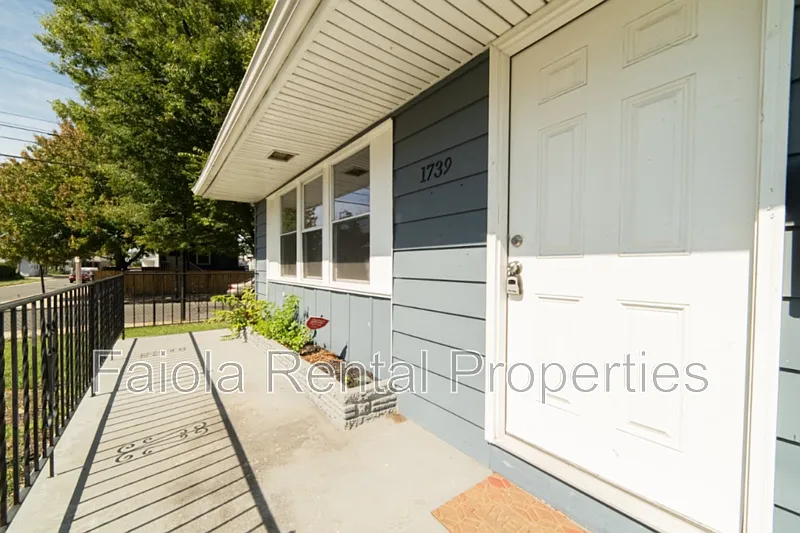 3 bed, 1.0 bath, $2,000 — Photo 3