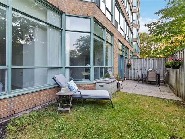 1276 Maple Crossing Blvd #106, Burlington, ON L7S 2J9