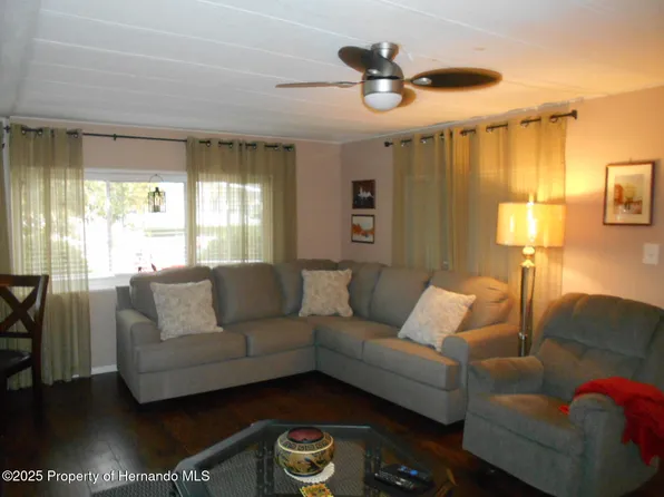 8057 Dinsmore St, Brooksville, FL 34613