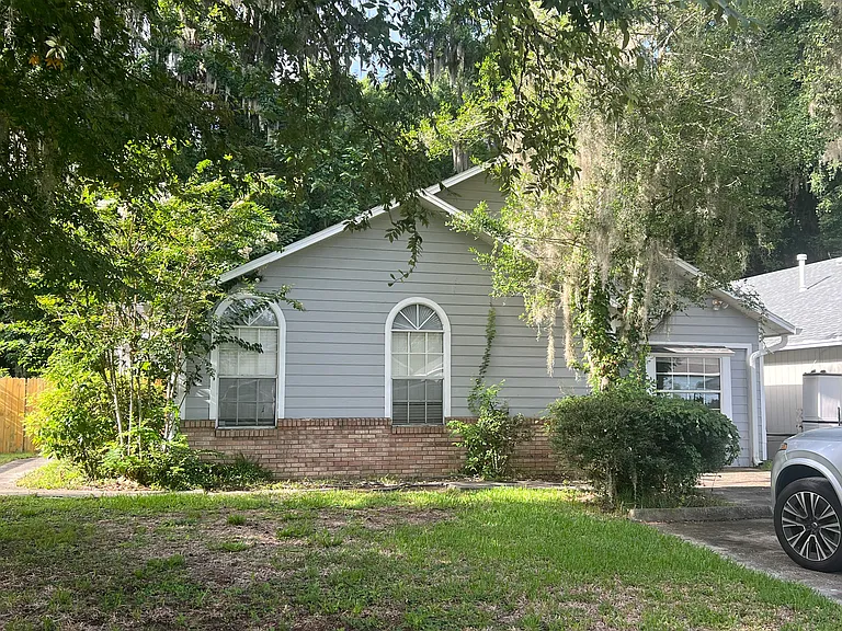 2857 SW 40th Pl — Photo 2