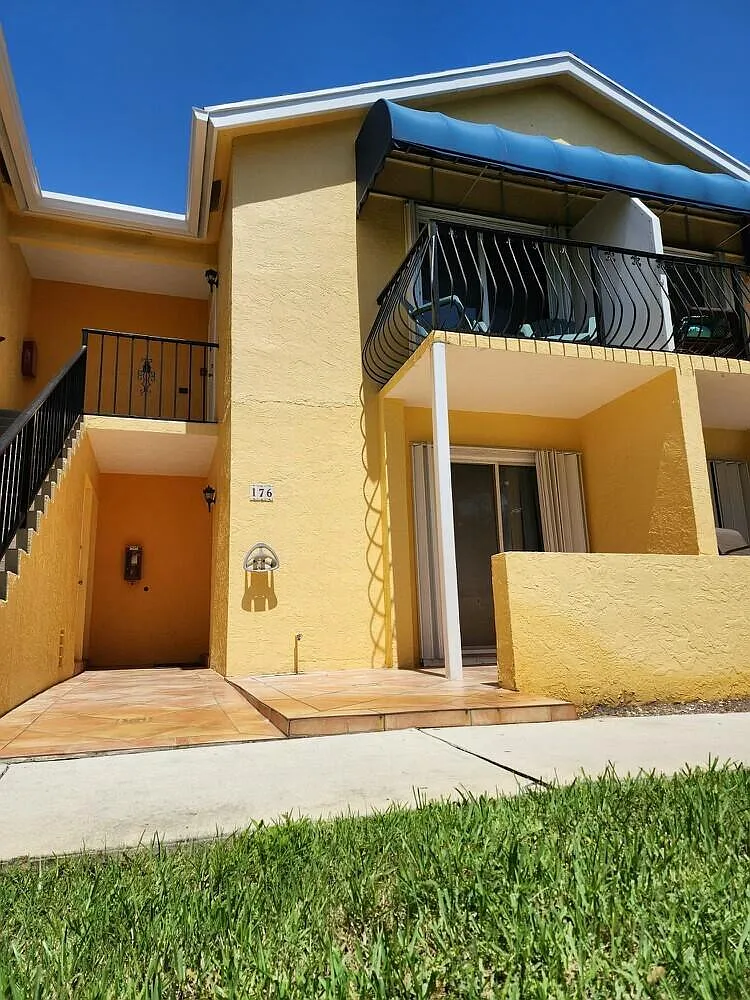 3 bed, 2.0 bath, 1024 sqft, $2,500 — Photo 1