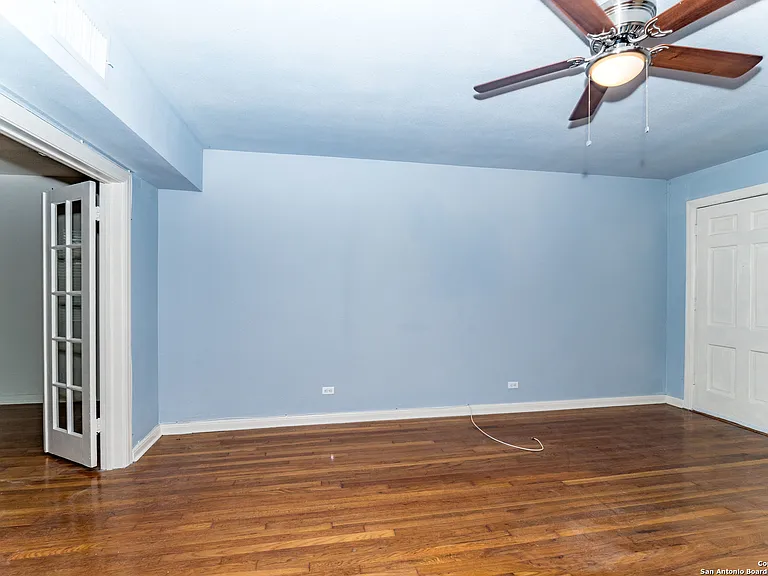 254 Cloverleaf Ave #2 — Photo 3